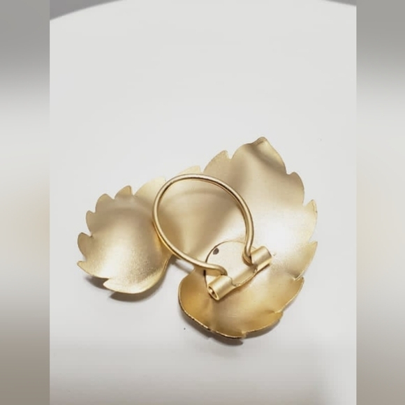 Vintage Mid Century Leaf Gold Tone Clip. 🌴 - Picture 3 of 3
